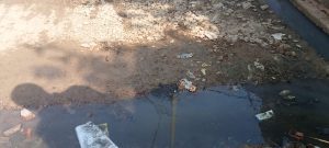 दलदल में तब्दील रास्ते