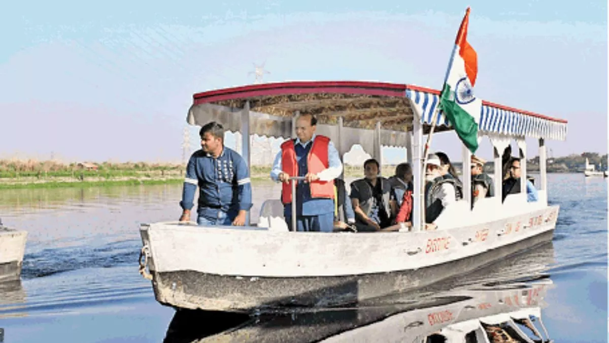 दो सप्ताह में ही बदला यमुना किनारे का नजारा एलजी ने किया मुआयना