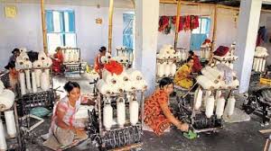बड़े उद्योगों की अपेक्षा छोटे व मझोले उद्योग रोजगार देने में अधिक सक्षम